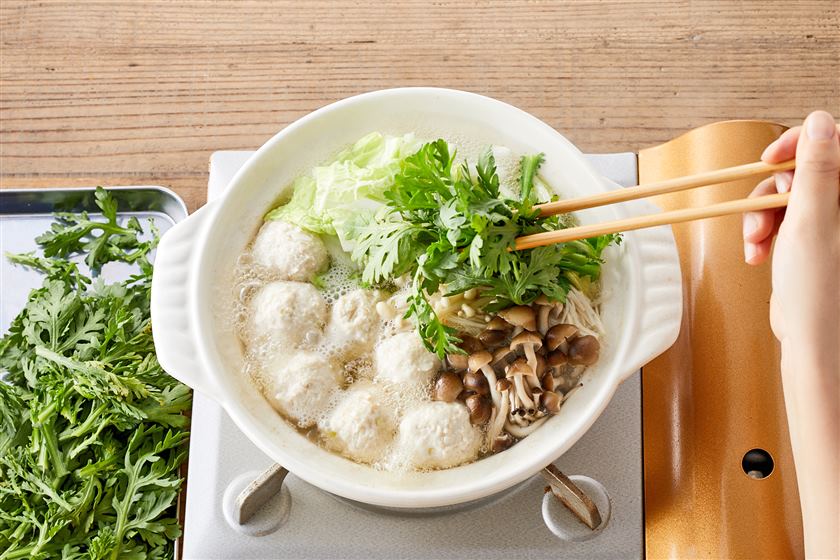 野菜たっぷり 鶏だんご鍋のレシピ 作り方 レシピ大百科 レシピ 料理 味の素パーク 鶏ひき肉や白菜を使った料理