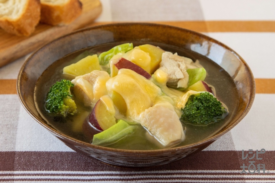 チーズとろ～り　鶏肉とさつまいものスープ野菜(鶏もも肉（皮つき）+さつまいもを使ったレシピ)