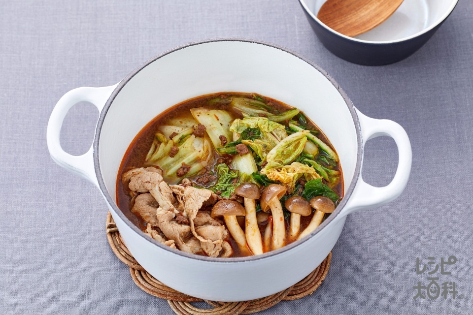 麻辣火鍋(豚ロースしゃぶしゃぶ肉+白菜を使ったレシピ)