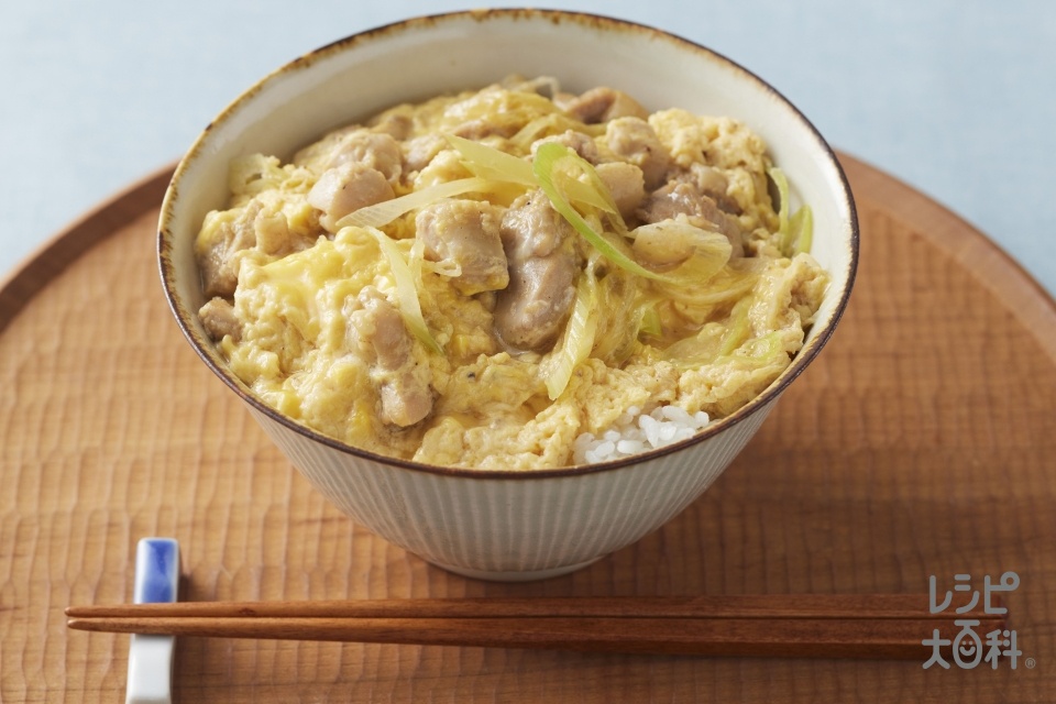 親子丼　あごだし醤油風味(鶏もも肉+ご飯を使ったレシピ)