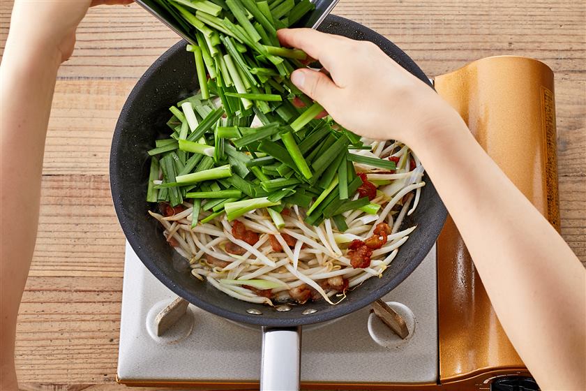 ぱぱっとシャキうま にらもやし炒め のレシピ 作り方 レシピ大百科 レシピ 料理 味の素パーク 豚バラ薄切り肉やもやしを使った料理