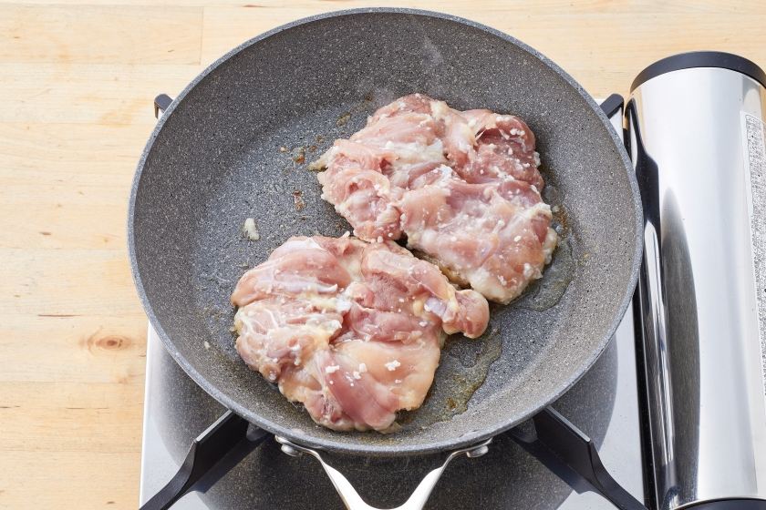 漬けて焼くだけ 塩麹のチキンソテーのレシピ 作り方 レシピ大百科 レシピ 料理 味の素パーク 鶏もも肉やミニトマトを使った料理