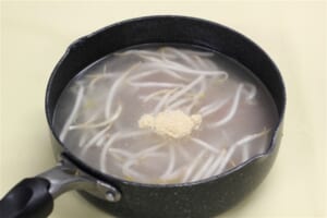 ベーコンともやしの簡単スープ　やってみ!!の作り方_2_0