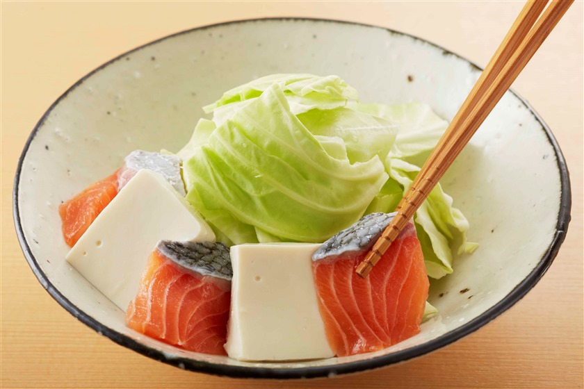 鮭と豆腐・キャベツのキムチレンジ蒸しの作り方_2_0
