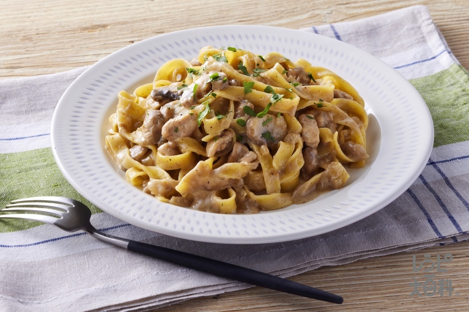 鶏のポルチーニクリームパスタ(鶏もも肉を使ったレシピ)