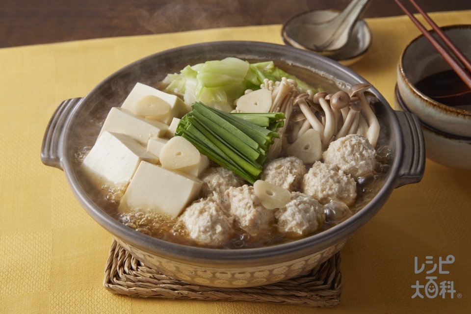 キャベツと鶏団子のあごだし醤油鍋(鶏ひき肉+キャベツを使ったレシピ)