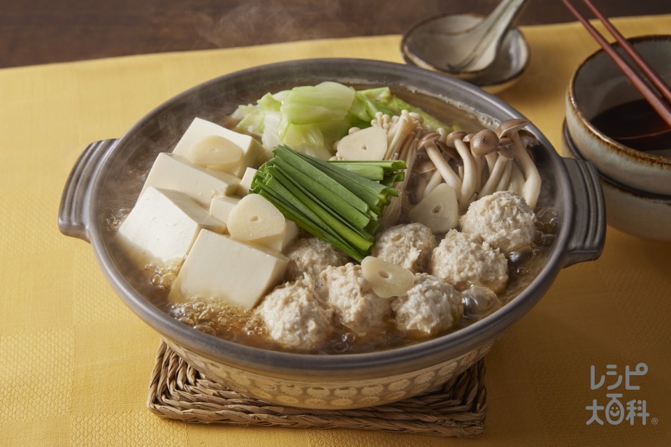 キャベツと鶏団子のあごだし醤油鍋