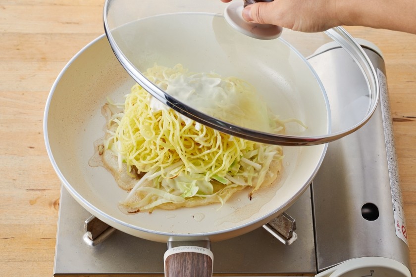 うま味とコクの麺が決め手のお好み焼きの作り方_6_1