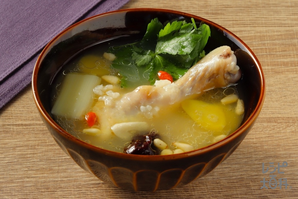 参鶏湯スープ(鶏もも肉+長ねぎを使ったレシピ)