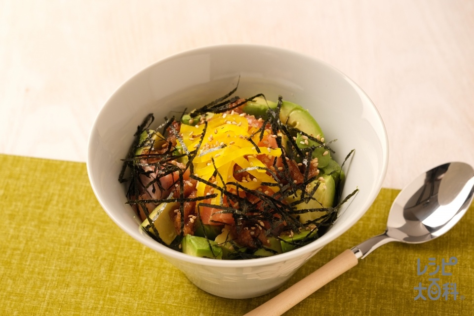 さっぱりアボカドサーモン丼(ご飯+アボカドを使ったレシピ)