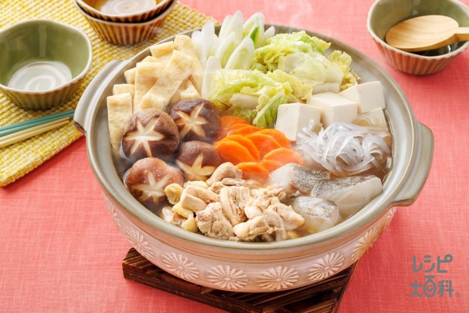鶏肉と白菜のあごだし寄せ鍋(鶏もも肉+たら（切り身）を使ったレシピ)