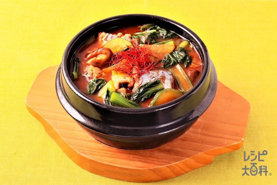 小松菜とさば缶のチゲ(さば水煮缶+小松菜を使ったレシピ)