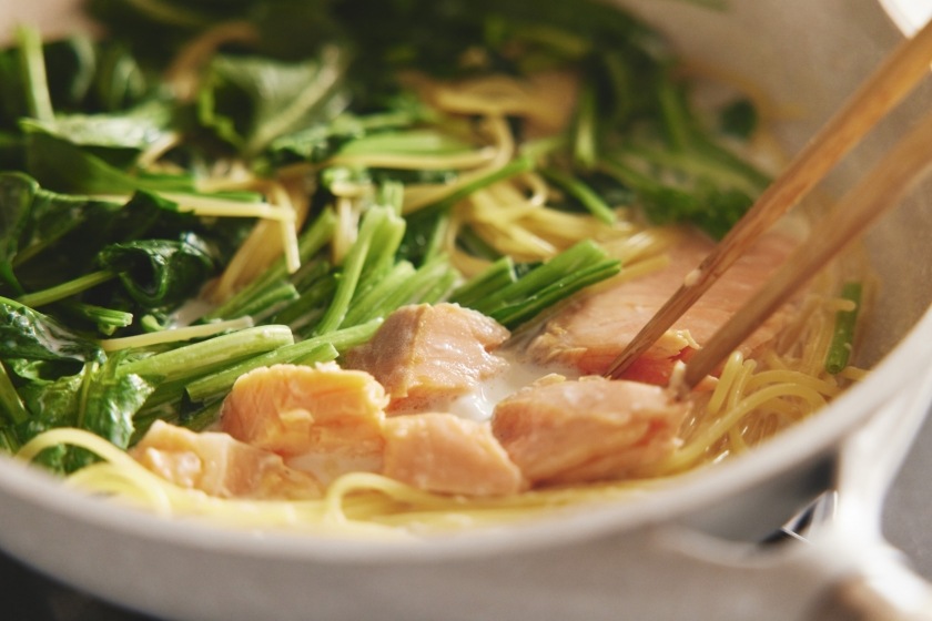 フライパン１つで！鮭だしミルクパスタの作り方_2_1