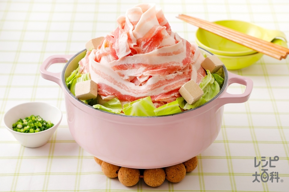 豚バラキャベツの白湯ドーム鍋(豚バラ薄切り肉+春キャベツを使ったレシピ)