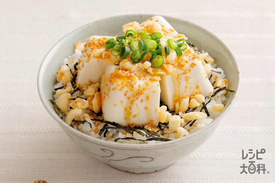 コンソメ豆腐丼(ご飯+絹ごし豆腐を使ったレシピ)