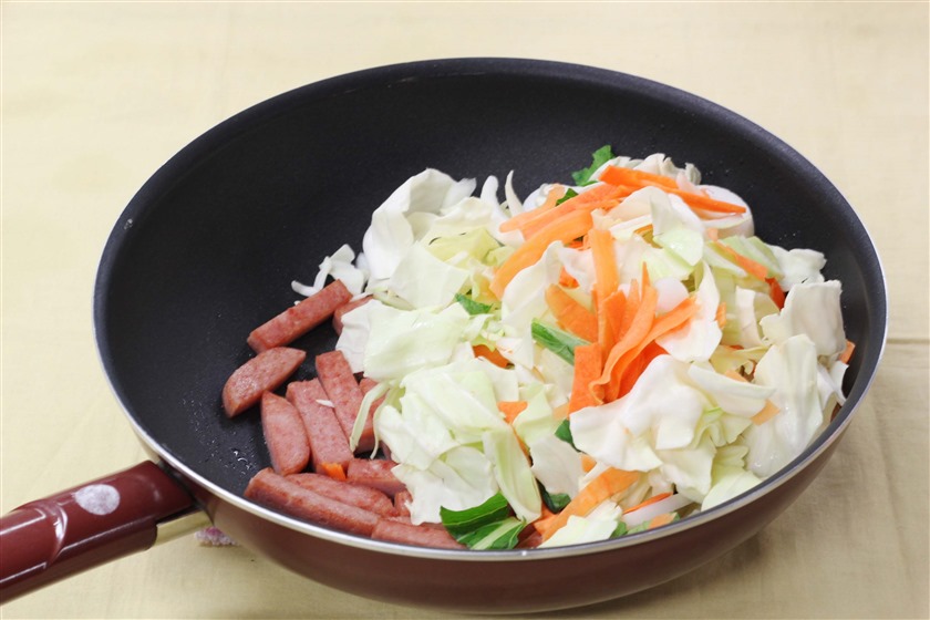 たっぷり野菜とポークランチョンミート炒めの作り方_1_1