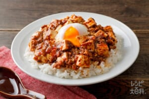 麻辣麻婆の温玉丼