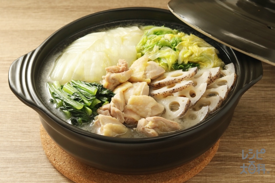 白菜とれんこんと小松菜の鶏だし・うま塩鍋(鶏もも肉+白菜を使ったレシピ)