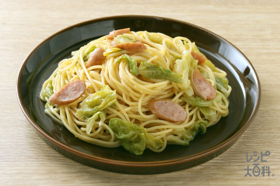 キャベツとソーセージのペペロンチーノ(スパゲッティ+キャベツを使ったレシピ)