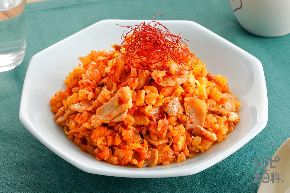 赤さマシキムチチャーハン(温かいご飯+豚バラ薄切り肉を使ったレシピ)