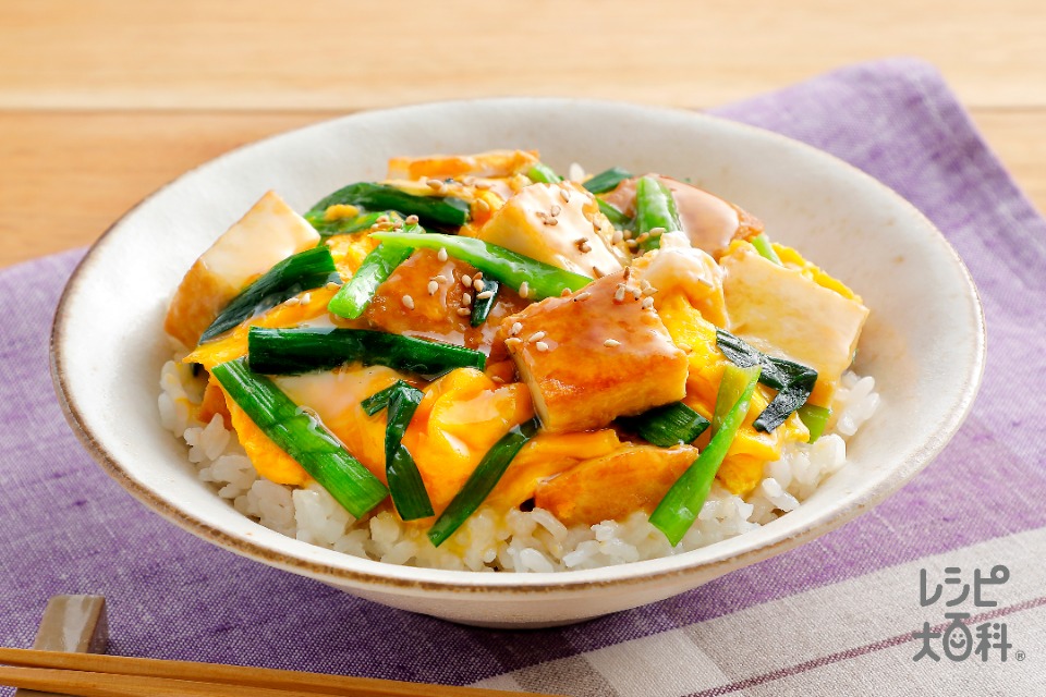 厚揚げにら玉丼