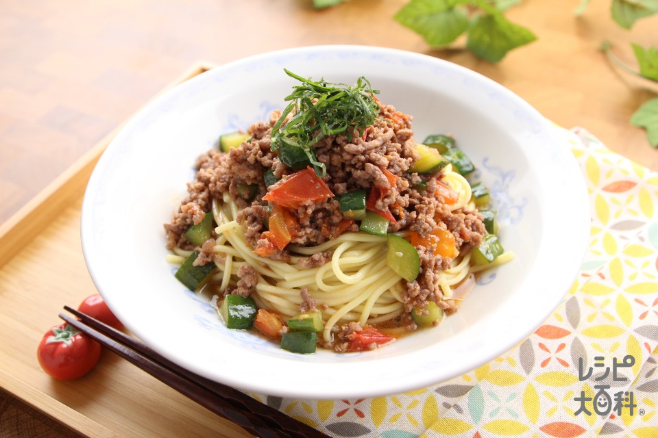 トマトときゅうりのジャージャー麺(干し中華めん+「AJINOMOTO ごま油好きの純正ごま油」を使ったレシピ)
