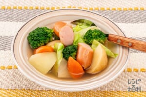 フランクフルトと皮付き野菜のポトフ