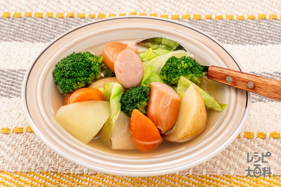 フランクフルトと皮付き野菜のポトフ