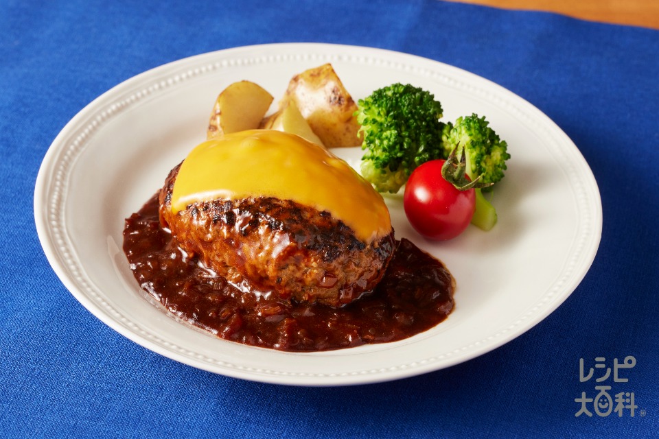 濃厚デミグラスハンバーグ(玉ねぎ+スライスチーズを使ったレシピ)