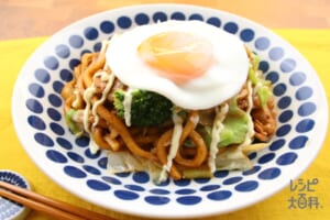 茎まで丸ごと!ホイコー目玉焼きうどん