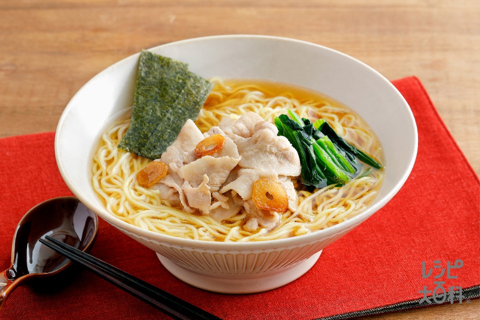 焦がしにんにくの豚バラ醤油ラーメン(中華生めん+豚バラ薄切り肉を使ったレシピ)