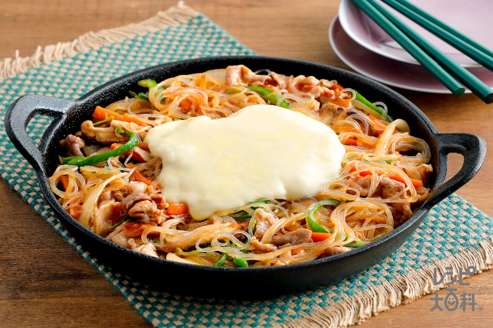 プルコギチーズチャプチェ(豚こま切れ肉+玉ねぎを使ったレシピ)