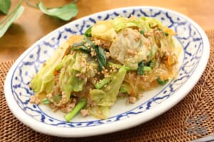 キャベツと豚ひき肉の春雨炒め
