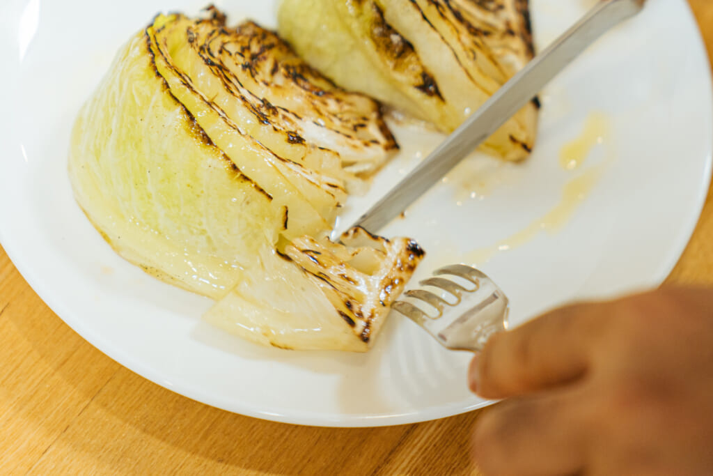 調理科学から見た、シンプルで奥深い「焼きの極意」 【きゃべつ・まいたけ・ナス編】
