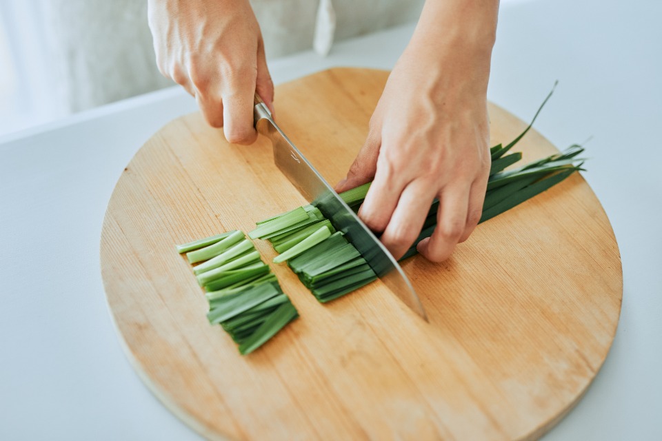 ニラ玉トマトのみそ汁の作り方_0_1