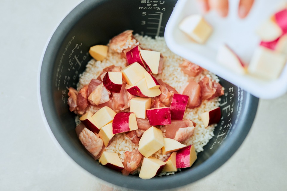 鶏肉とさつまいものだし炊きご飯の作り方_2_1