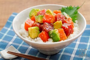 和風だし香るポキ丼