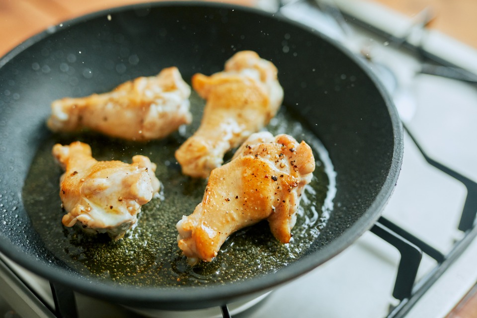 鶏手羽元となすのトマトソース煮込みの作り方_2_1