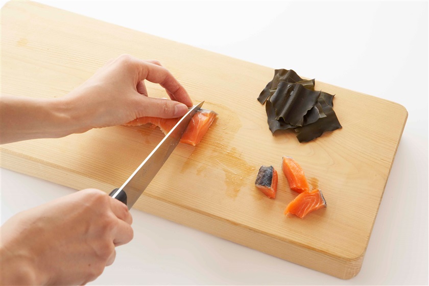 甘塩鮭のこんぶ巻きの作り方_1_1