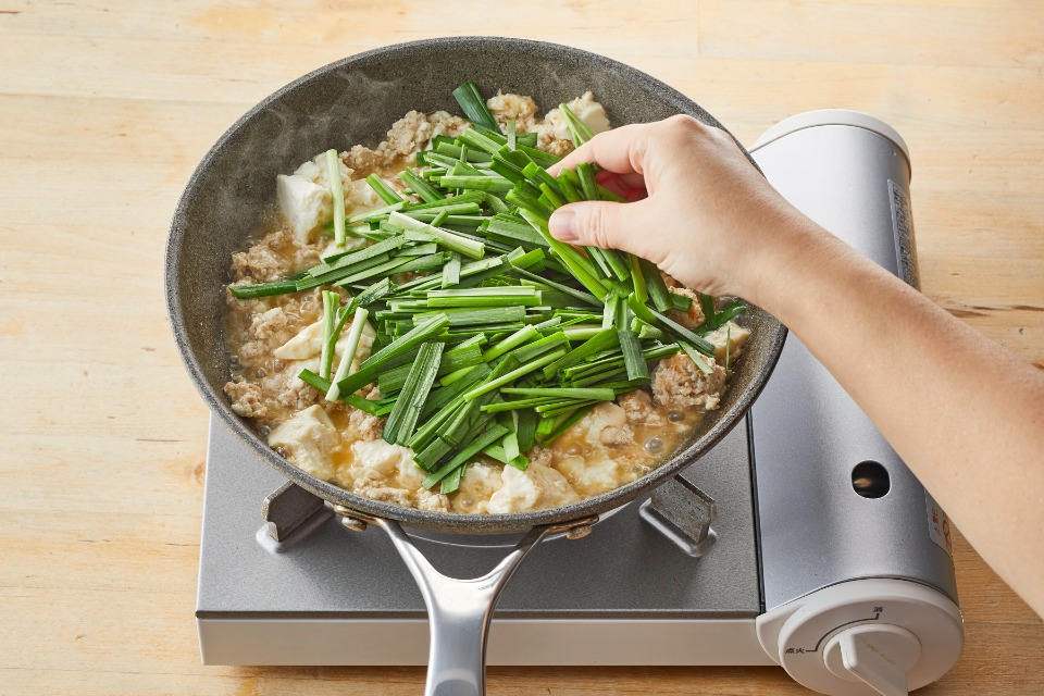にら入り豆腐と鶏のそぼろ丼の作り方_2_1