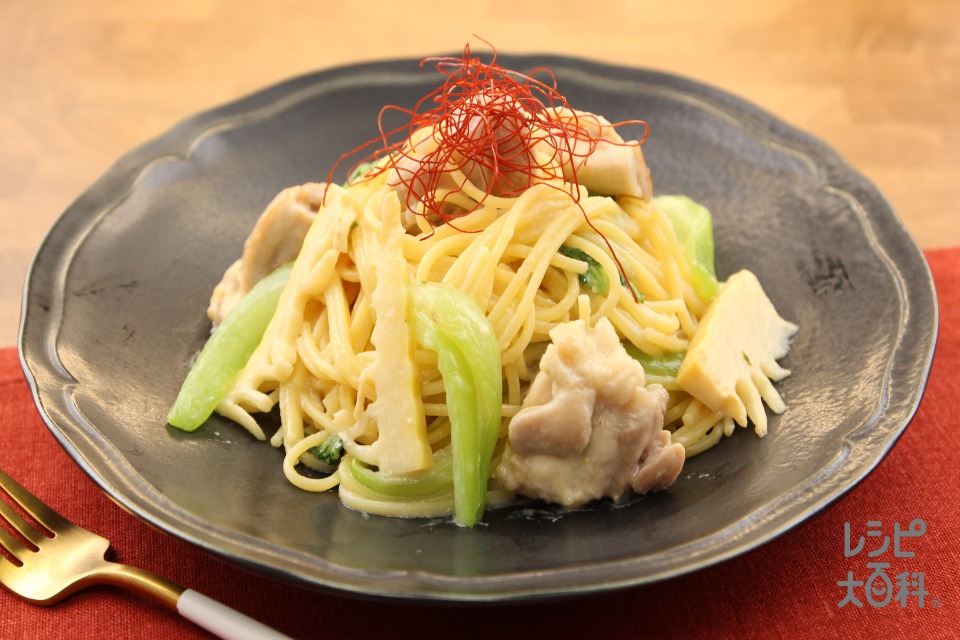 鶏肉とたけのこの中華風豆乳パスタ(スパゲッティ+チンゲン菜を使ったレシピ)