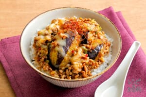 とろけるチーズの香辣麻婆茄子丼