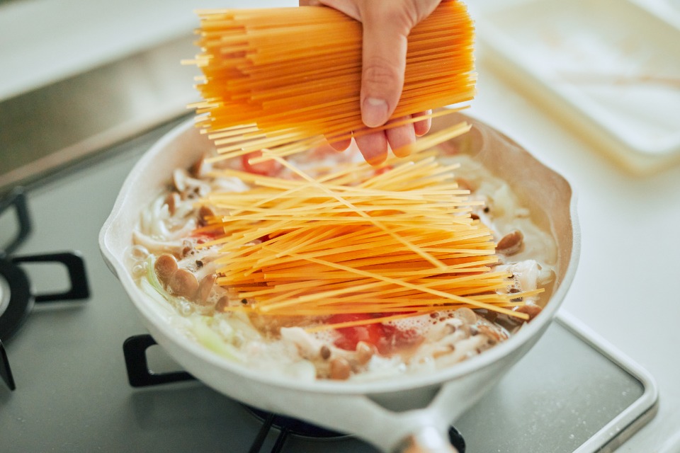 お鍋１つでお手軽！うま塩スープパスタの作り方_2_1