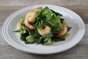 レタスとエビのしょうが炒め