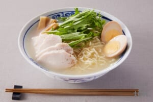 鶏白湯ラーメン
