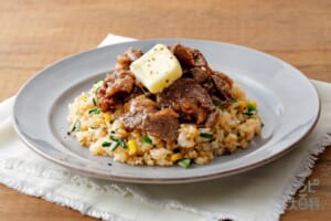 牛肉やみつきにんにくのせチャーハン