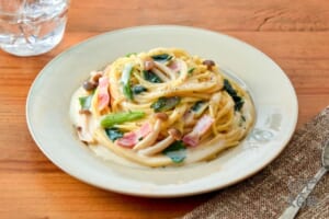 きのことほうれん草のプロテインみそクリームパスタ