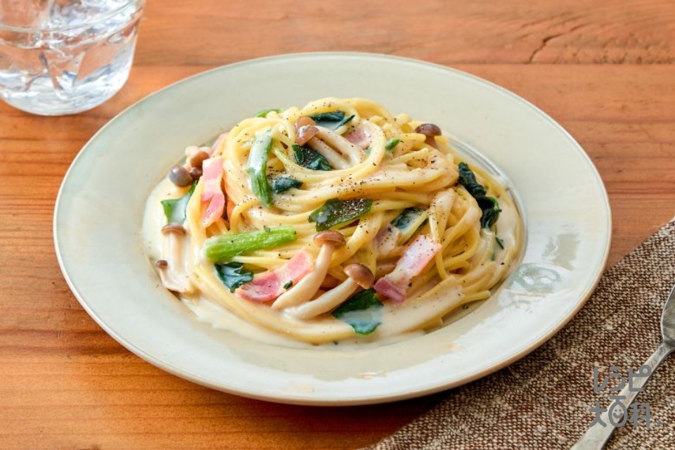 きのことほうれん草のプロテインみそクリームパスタ(スパゲッティ+ベーコンを使ったレシピ)