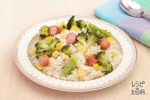 丸ごとブロッコリーとウインナーの炊き込みピラフ