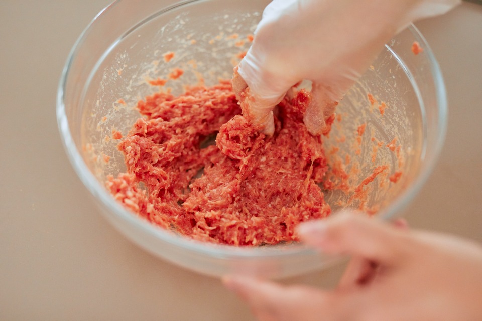 「うま味」たっぷりジューシーハンバーグの作り方_2_1